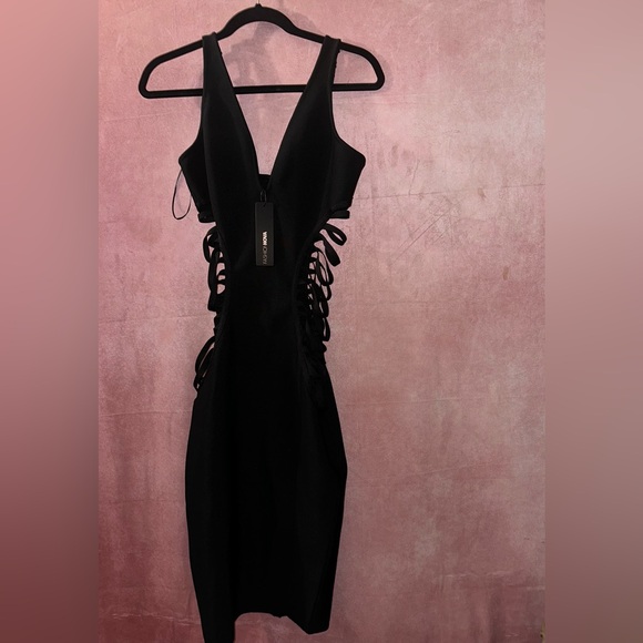Black cut out FashionNova dress - Picture 1 of 3